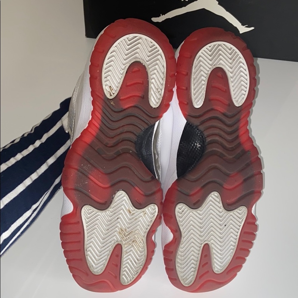 White/Red Low Retro 11 ♥️ - Picture 4 of 6
